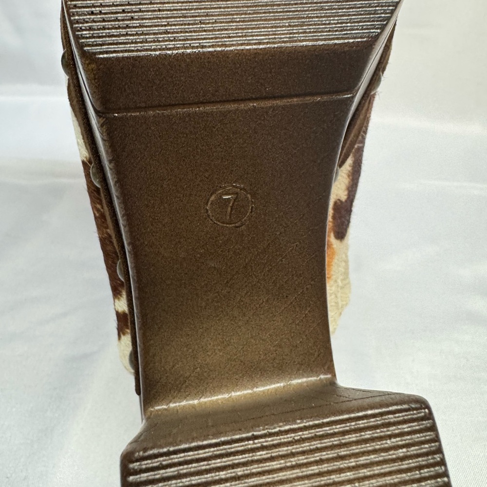 Comfort Cowhide Pattern Mules - Picture 6 of 6